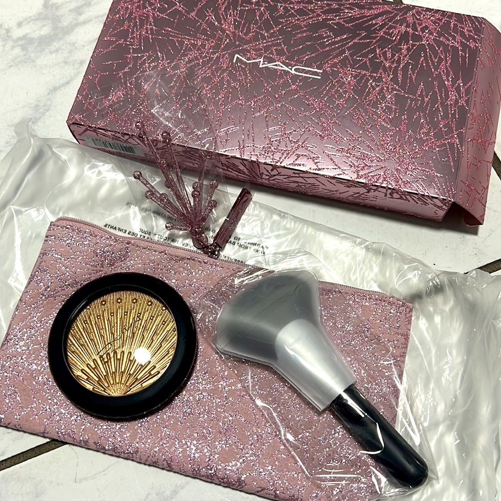 MAC Firelit Kit Gold Skinfinish Highlighter Double Gleam & Fan Brush NEW!